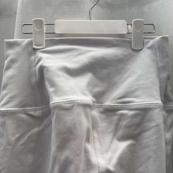 Alo Yoga Black and White Motto high Waisted Leggings - Picture 7 of 9